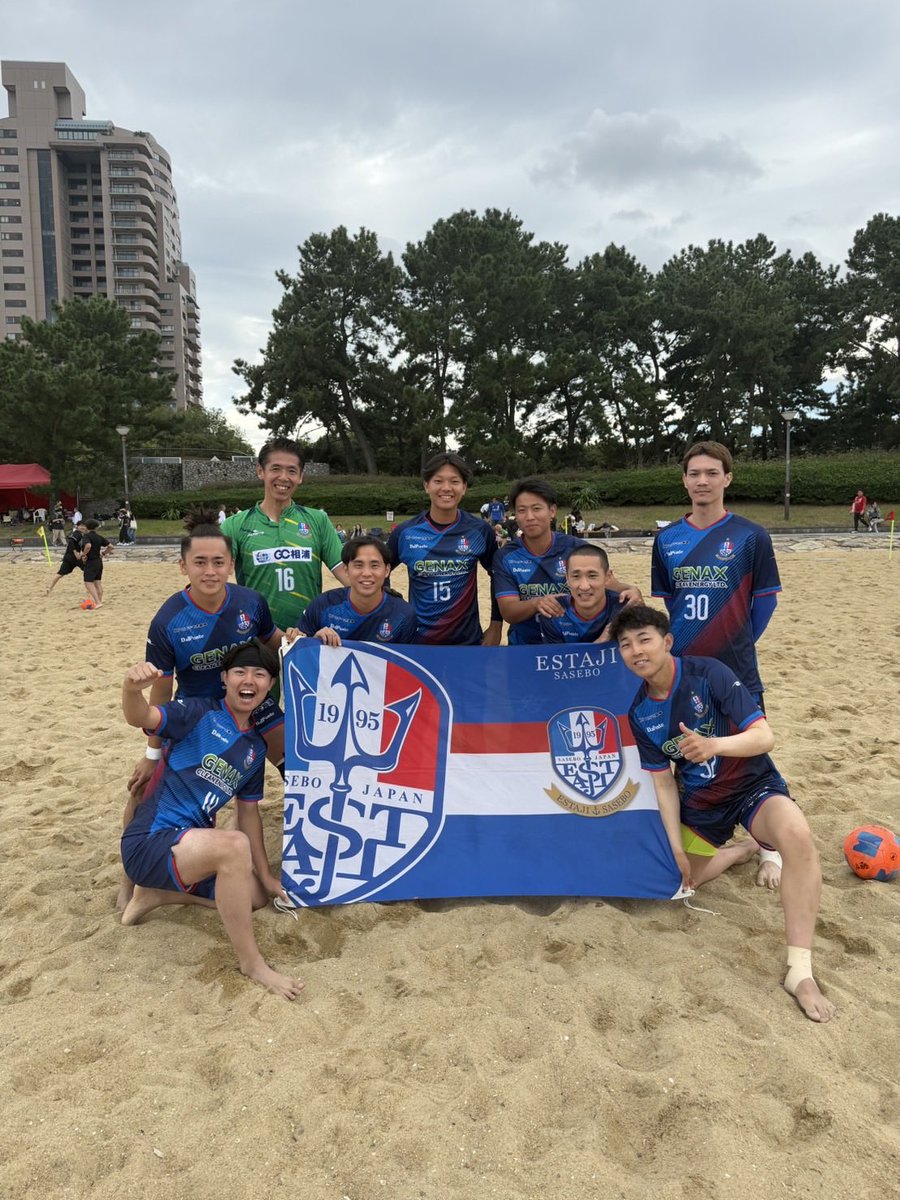 futsal_shoto's tweet photo. エスタジ佐世保BS 優勝🏆

DORSOLE福岡【@dorsole2011 】主催のビーチサッカー大会 

最高の環境の中で計5試合最高に楽しい時間を過ごせました！ https://t.co/Lj2vbeXPtt