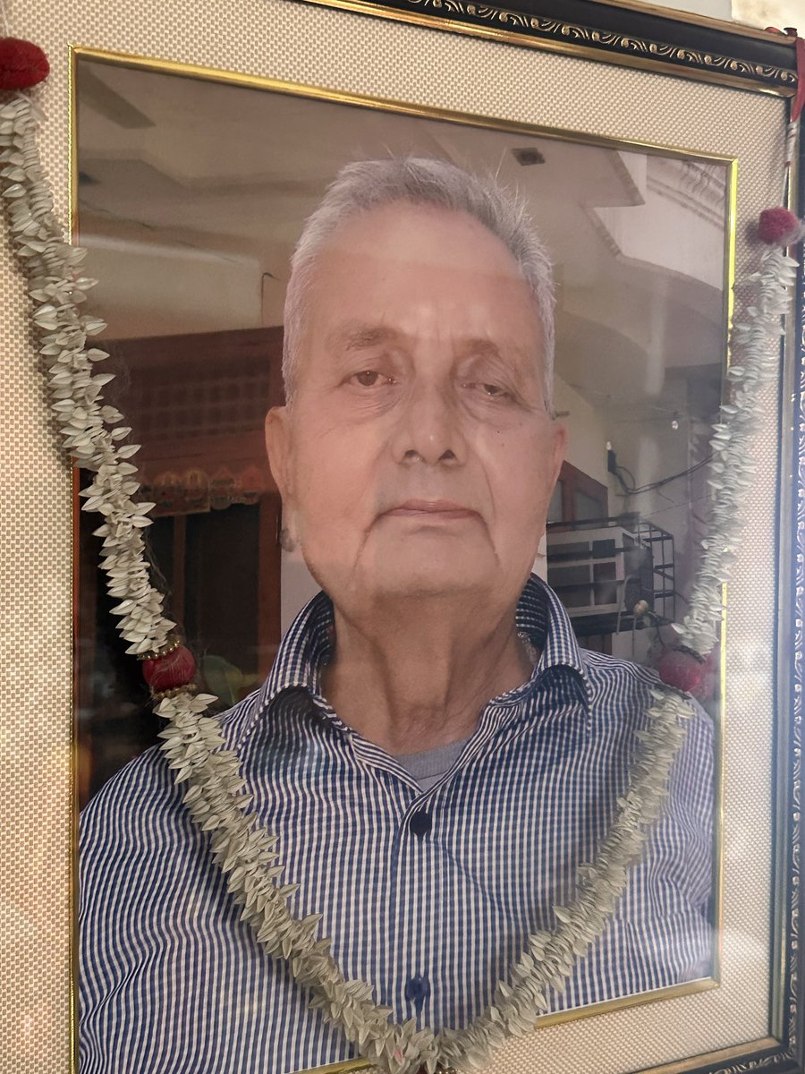 umashankarsingh's tweet image. 27 अक्टूबर 2017 को सिर से पिता का साया उठ गया… आज 8 बरस हो गए… नमन 🙏