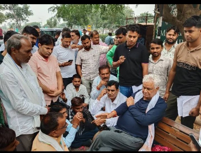 राजस्थान में भी अन्य राज्यों की #बिजली_कम्पनीयों के तर्ज पर ही तीनों बिजली डिस्कॉम्स में विगत 25 बर्षो से चली आ रही #इन्टर_डिस्कॉम_तबादलों कि मांग को लेंकर आज 27/10/2025 को फिर से माननीय डां किरोड़ी लाल मीना जी, से मुलाकात <a href="/BhajanlalBjp/">Bhajanlal Sharma</a> <a href="/RajCMO/">CMO Rajasthan</a> <a href="/BJP4India/">BJP</a> <a href="/artizzzz/">Arti Dogra</a>