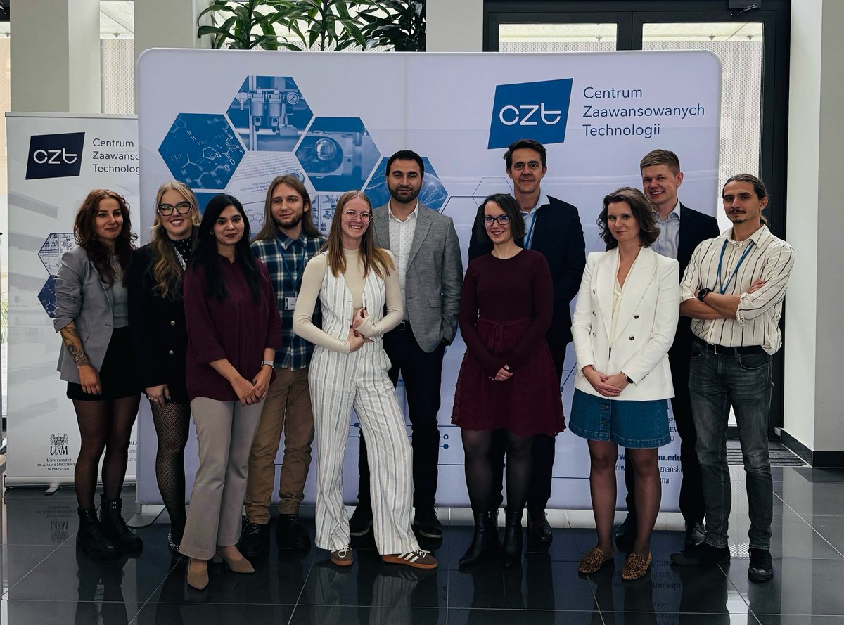 🌍 Our first Hybrid Materials Lab group photo!
An international team 🇵🇱🇪🇸🇮🇹🇵🇰🇺🇦 united by a passion for materials science, synthetic chemistry &amp; energy storage🔋⚗️
Excited for the discoveries ahead! 💪✨ <a href="/czt_uam/">Center for Advanced Technologies (CAT)</a> <a href="/UAM_Poznan/">UAM Poznań</a> 
#HybridMaterialsLab #Science #Research #Innovation