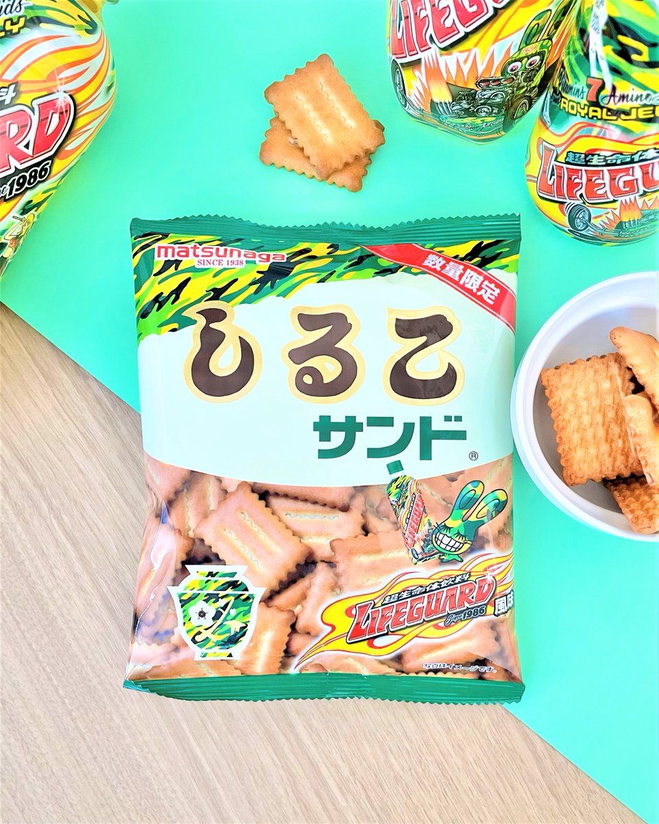 松永製菓様より、限定フレーバー！
「しるこサンド ライフガード風味」新発売🎉
昭和・平成を代表するロングセラー同士が令和に出会った奇跡のコラボ✨
世代を超えて楽しめる、新しいおいしさです！
本日10月27日(月)よりセブンイレブン東海地区、
11月10日(月)よりセブンイレブン関西地区で販売！