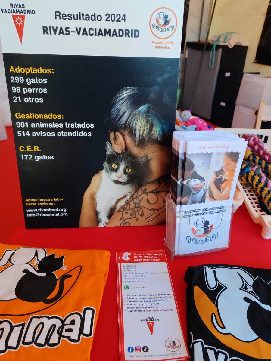 PGabina's tweet photo. Estupendo fin de semana en el XX Salón para la Adopción de Animales de CAM, representando al @AytoRivas a través de nuestro (CIPAR) Centro de Integración de Protección Animal de Rivas-Vaciamadrid Mary Tealby gestionado por @Rivanimal. https://t.co/7CVQKuLRjN