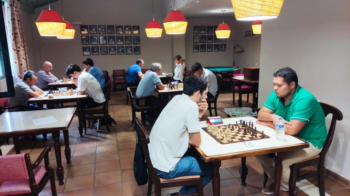 🏆 Fin de semana de ajedrez en el @RCTBetis ♟️

Nuestro equipo B brilló en la Copa de Sevilla, venciendo a Los Carteros (4,5-0,5) 👏 Destacamos el talento y la juventud de nuestros jugadores 💚

El equipo A cayó ante Torre de los Guzmanes (1-4). ¡Seguimos creciendo! 💪♟️