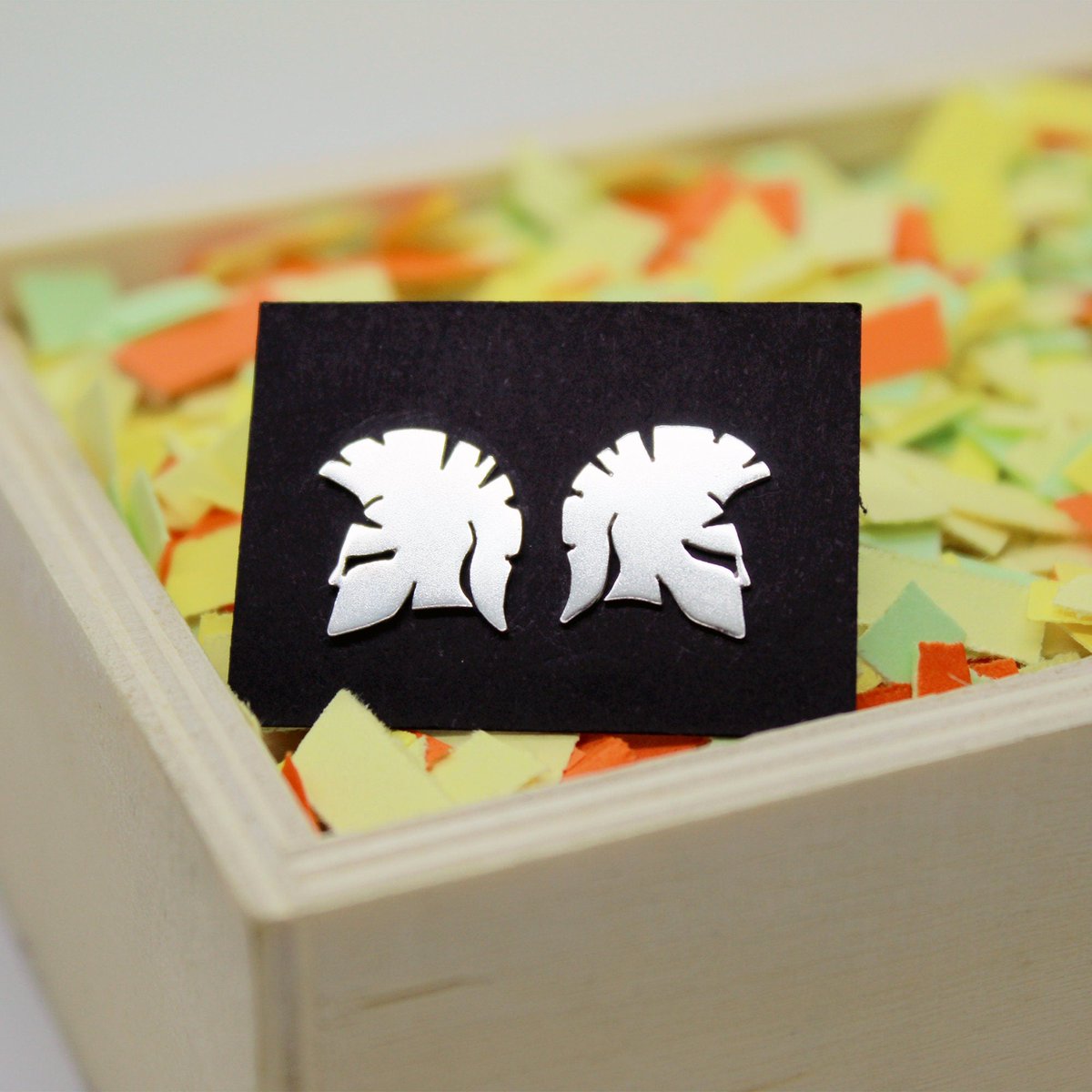 Esto-es-TWITTEEEEEEEEEER...!!! ⚔️ Digooo...Pendientes Casco #Espartano en plata 925 😜

👉 bit.ly/3zOW64D

#spartanhelmet #spartan #los300 #helmet #plata925 #joyeríaartesanal #hechoamano #envíogratis #CascoEspartano #casco