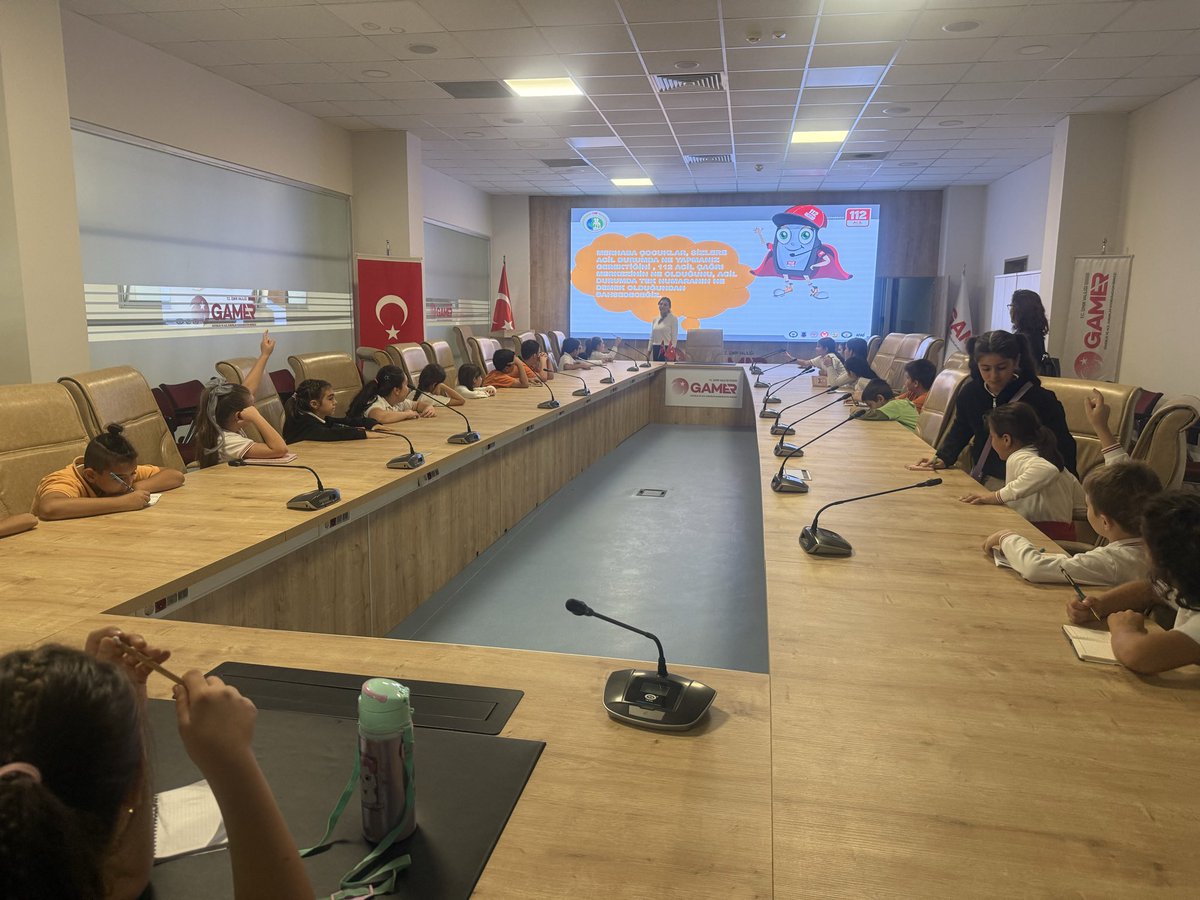 izmir112acm's tweet image. Tanıtım Faaliyetleri kapsamında kurumumuza gelen Karşıyaka Ankara İlkokulu 4/A Sınıfı öğrencilerimize  İzmir 112 Acil Çağrı Merkezi tanıtımı yapılmış, 112 Tek Numara Eğitimi verilmiştir. Ziyaretleri için okulumuza teşekkür ederiz.
@112teknumara @TC_icisleri @izmirvaliligi