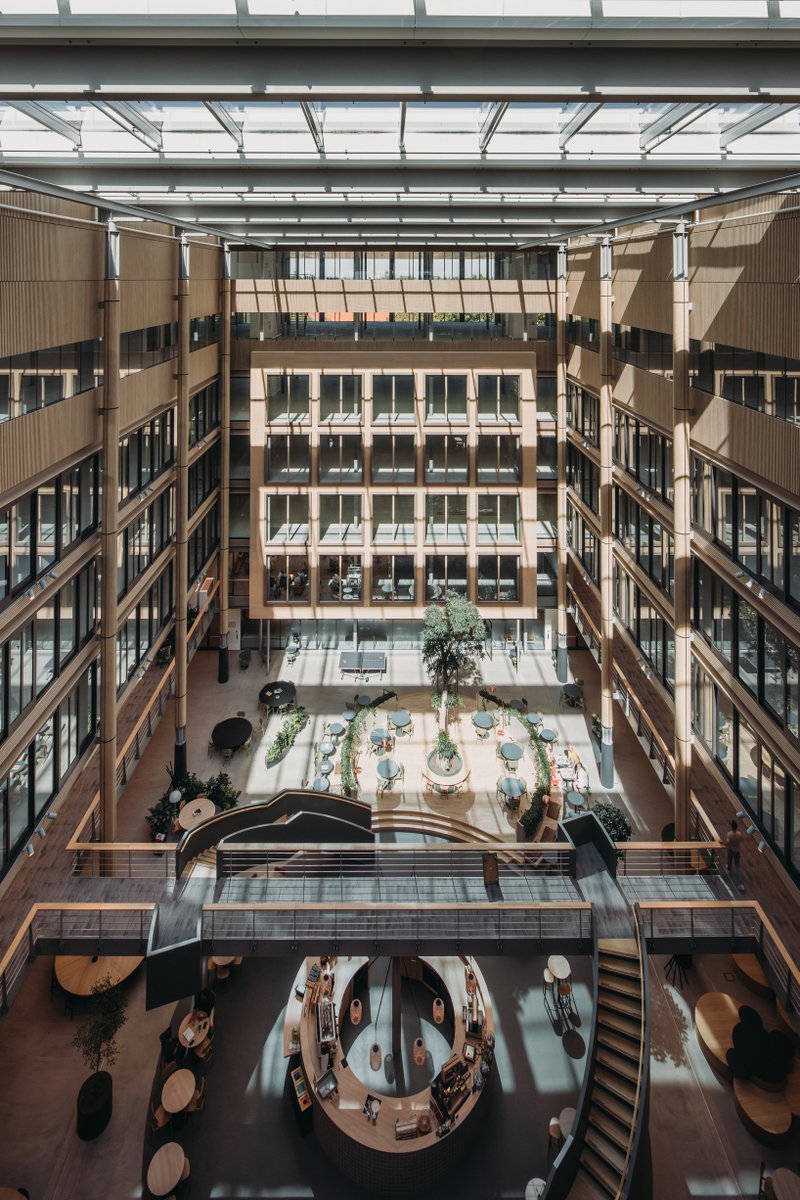 Edge_Workspaces's tweet image. 🌤️ A well-designed open space is more than just an office. 
It’s an environment that inspires.
Abundant daylight, natural airflow, and generous room to collaborate make every workday brighter and more productive.
#EDGEWorkspaces #WhereWellbeingWorks