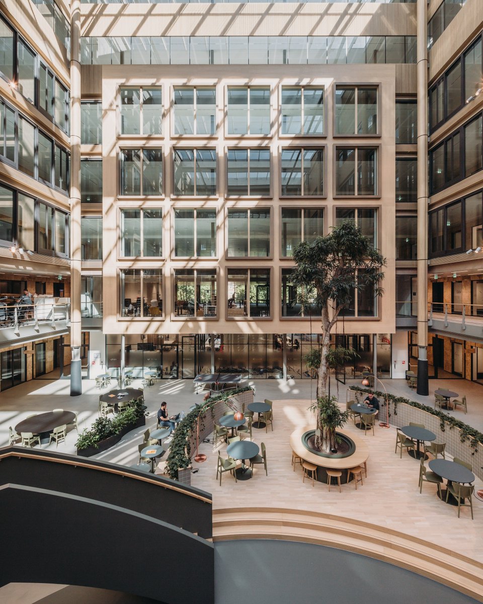 Edge_Workspaces's tweet image. 🌤️ A well-designed open space is more than just an office. 
It’s an environment that inspires.
Abundant daylight, natural airflow, and generous room to collaborate make every workday brighter and more productive.
#EDGEWorkspaces #WhereWellbeingWorks