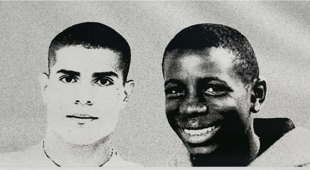 🇫🇷🕯️ Il y a 20 ans jour pour jour, Zyed Benna et Bouna Traoré mouraient électrocutés dans un transformateur EDF à Clichy-sous-Bois, après avoir tenté d’échapper à un contrôle de police, par peur d’être victimes de violences policières.

Cette tragédie déclencha des émeutes