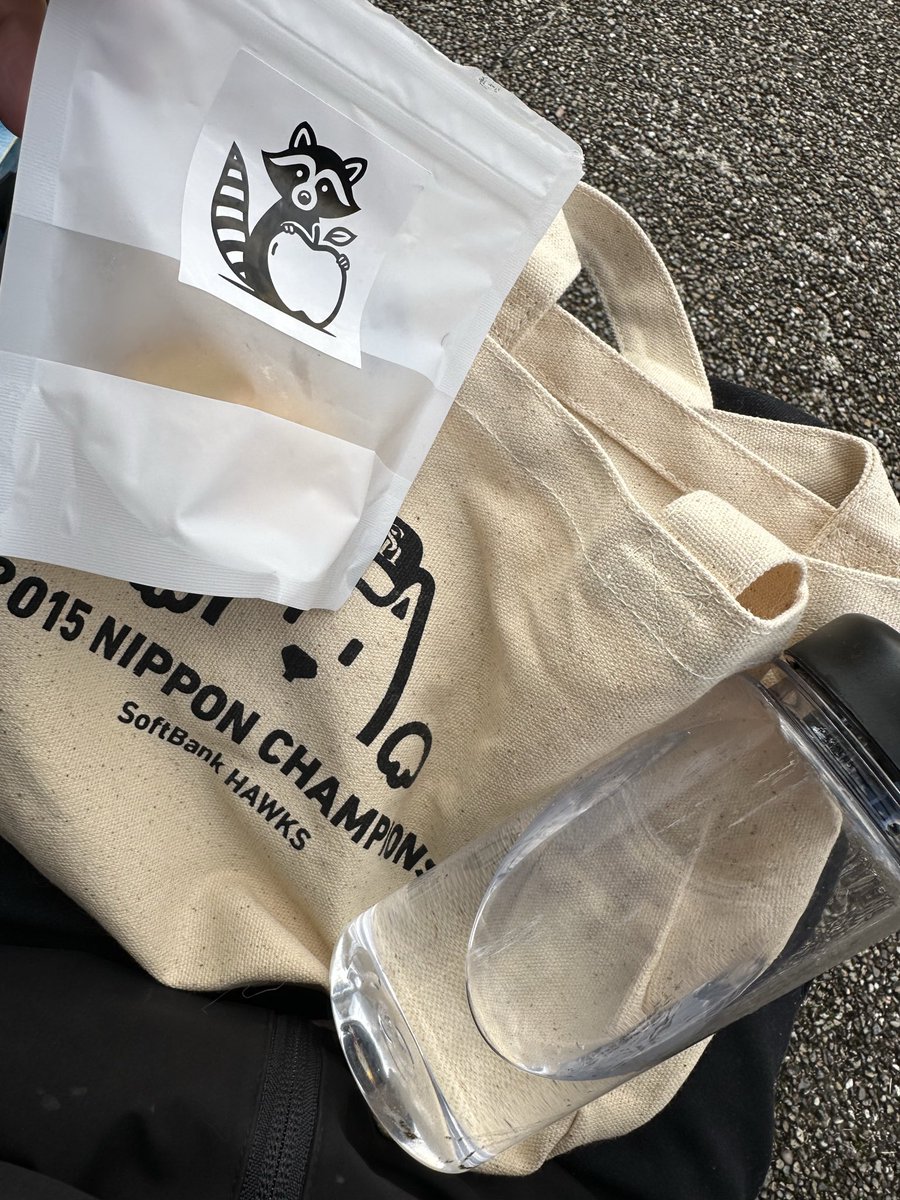 tikoderossi's tweet image. 🐶散歩に自分用のクッキーも持っていった🍪