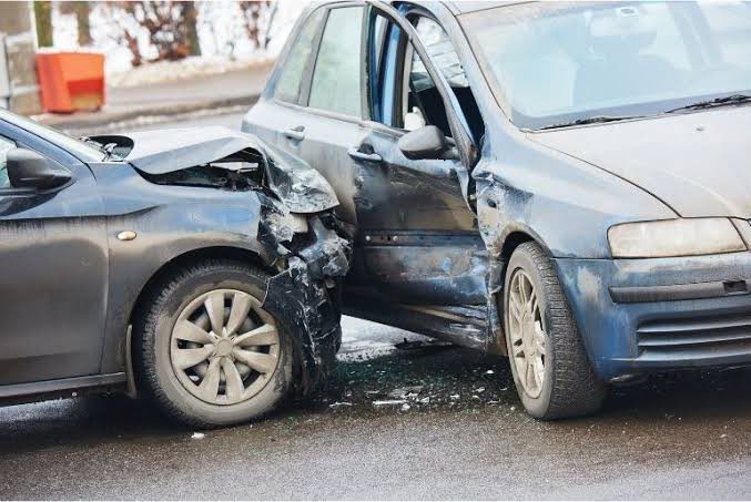 KakyaraP's tweet image. Strap up Drive smart ,
Dont make graveyards your next stop , have a seat belt always , ride smart, and reach alive .
#RoadSafetyUg #EveryLifeCounts