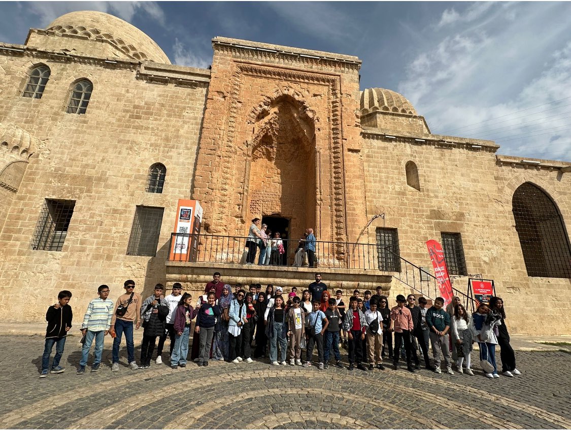 Okulumuz öğrencileri için  Mardin gezisi düzenledik.Emeği geçen tüm öğretmenlerimize ve ulaşım ekibine teşekkür ediyoruz..
