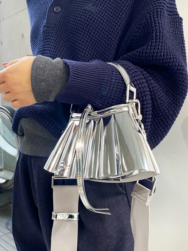 ゆぴ♡様　LACOSTE ランラン シルバーミラーレザーミニショルダーバッグ ランラン シルバーミラーレザーミニショルダーバッグ NU5207DP