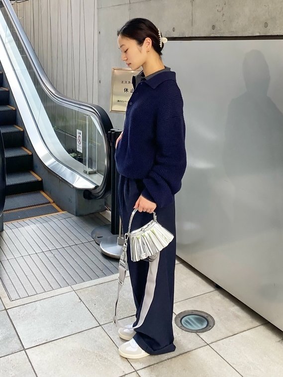 シルバーバッグでつくる冬の煌めくエレガンス✨ スタイリッシュな