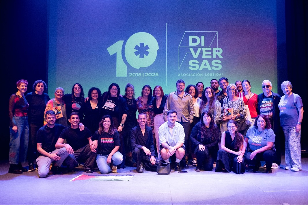 diversaslgbti's tweet image. 🏳️‍🌈 Seguimos resacadas emocionalmente después de lo vivido en nuestra Gala del 10º Aniversario.

Aún nos cuesta asimilar tanta emoción, tantas caras conocidas, tanto cariño y tanta historia compartida.