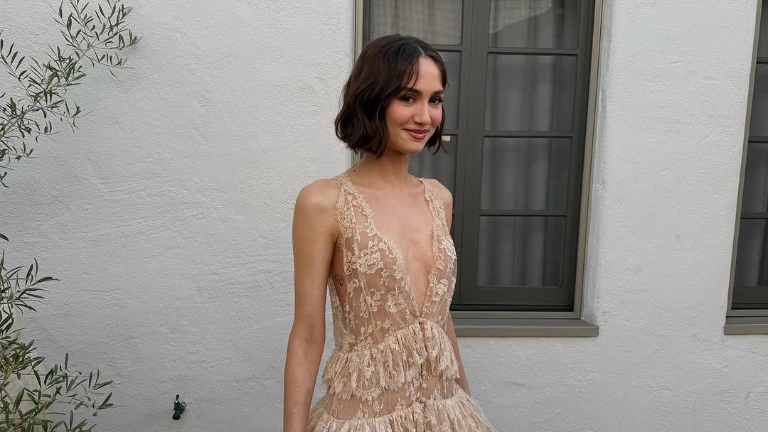 maudescat's tweet image. maude apatow does not have a bad angle