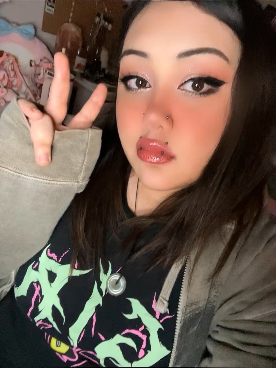CxtnipJunkie's tweet image. i love selfshipping because like . wtf r u gonna do about it . idc if u call it cringe this is me and my husband lalalalala