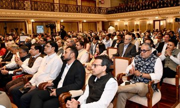 DDChandanaNews's tweet image. ಪ್ರಧಾನಿ ನರೇಂದ್ರ ಮೋದಿ  ಅವರ ಜೀವನ, ಚಿಂತನೆಗಳು ಮತ್ತು ಕಾರ್ಯಶೈಲಿಯನ್ನು ಆಧರಿಸಿದ &apos;ಮೋದಿ ಅವರ ಮಿಷನ್&apos; ಪುಸ್ತಕದ ಅದ್ಧೂರಿ ಬಿಡುಗಡೆ ಸಮಾರಂಭ  ಮುಂಬೈನ  ರಾಜಭವನದಲ್ಲಿ ನಿನ್ನೆ  ನಡೆಯಿತು.
#ModiMission