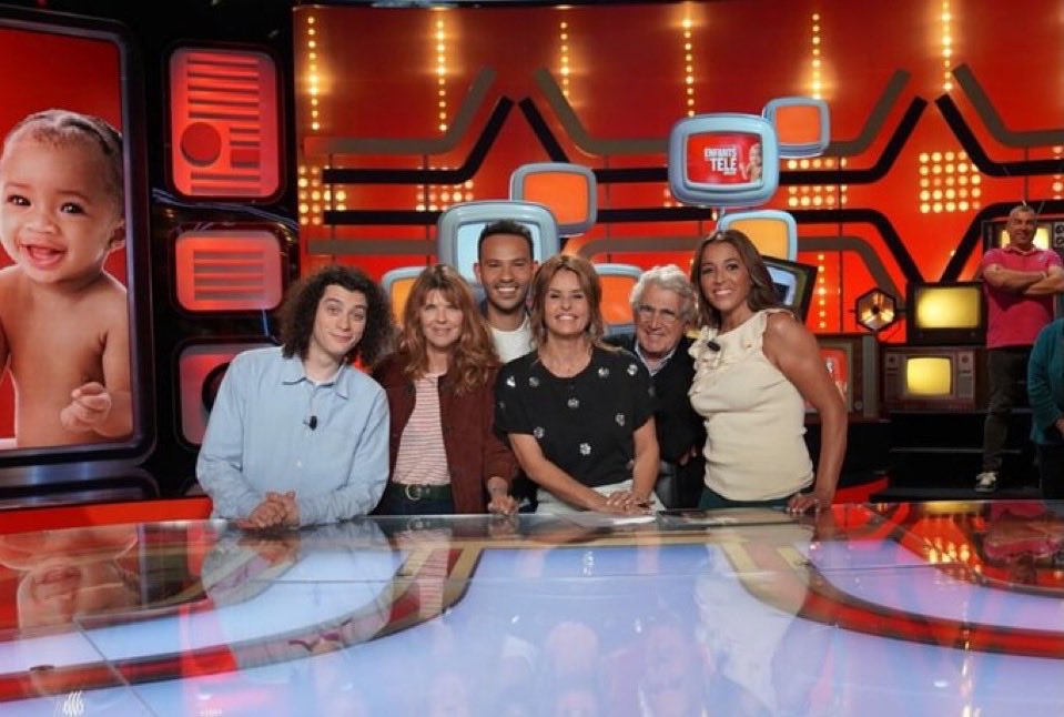#Audiences <a href="/FranceTV/">France tv</a> 

🏆Double #RECORDS de saison (P1 et P2) pour les <a href="/EnfantsdelaTV/">Les Enfants de la Télé</a> présenté par <a href="/FaustineFB/">Faustine Bollaert</a> hier 🍭

🔥P1: 1.7M tsp 12% PdA 

🔥P2: + de 2,2M de tsp 13% PdA
➡️Pic à 3M 👏

▶️(Re)voir l’émission : france.tv/france-2/les-e…

📺RDV dimanche à 18h05 sur France 2