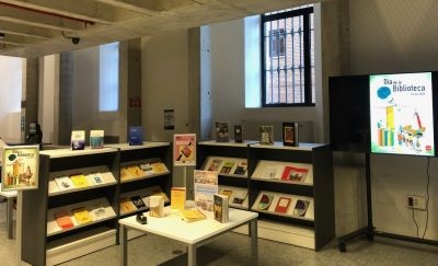 24 de octubre Día de las Bibliotecas. Con motivo del Día de las Bibliotecas, se expone en el CRAI <a href="/BiblioUniAlcala/">BibliotecaUnivAlcalá</a> una  selección de libros sobre la historia, la arquitectura de las  bibliotecas y su compromiso con la adquisición del conocimiento.
