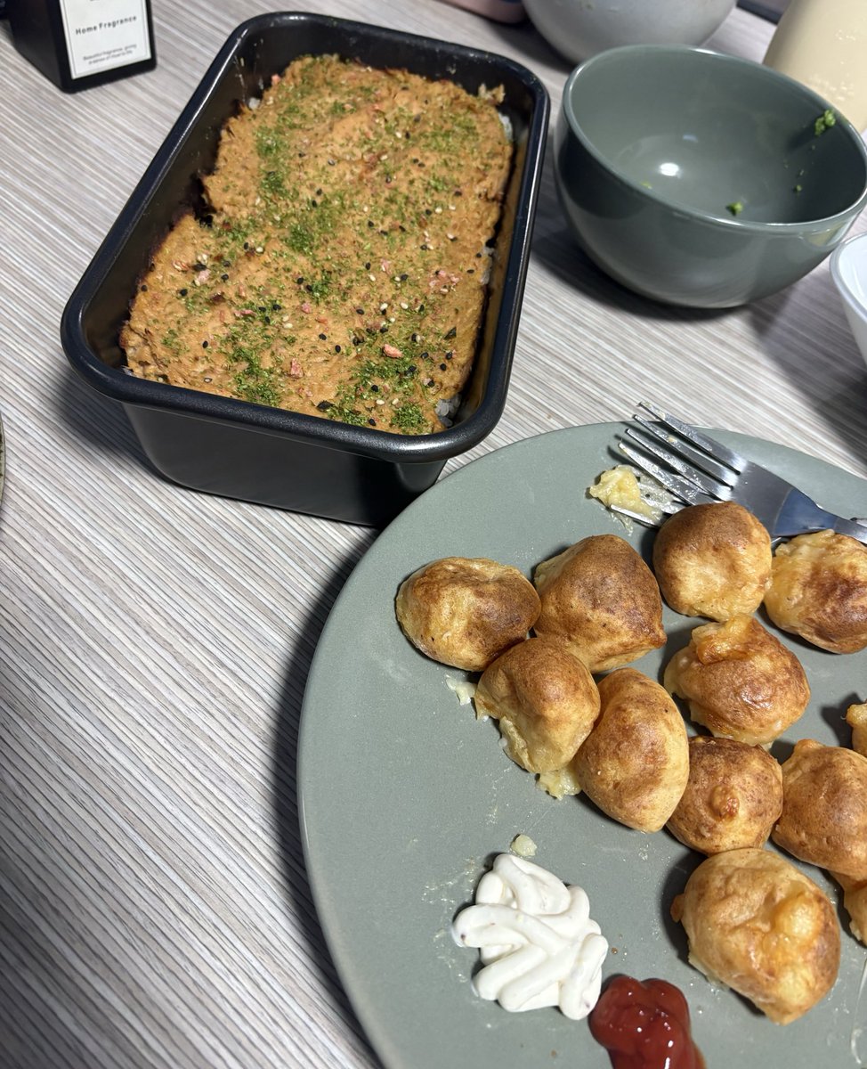 #miraeats weekly monday dinners w roomies we made tuna sushi bake + potato cheese balls
