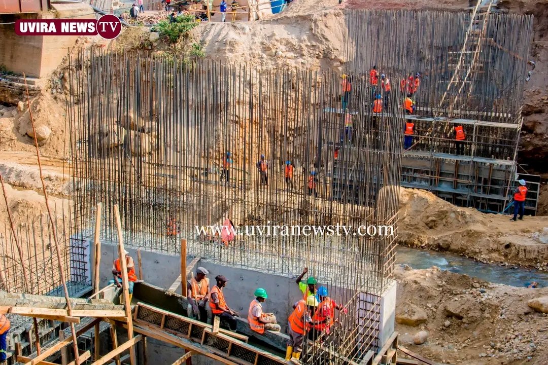 FaithNtako65514's tweet image. #SUD-#KIVU: Sous le haut patronage du Président  Félix ANTOINE Tshisekedi, la RN5 poursuit sa modernisation.
Les travaux de construction du pont reliant Kavinvira à Kasenga #UVIRA avancent bien. Malgré l’agression rwandaise, la vision du Chef de l’État reste résolument positive.