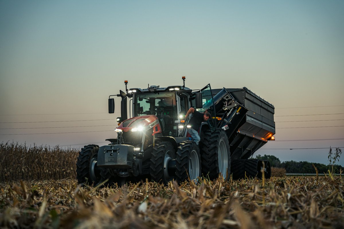 The work day doesn’t end when the sun goes down. The MF 9S tractor’s 360-degree LED light package, featuring 23 lights, is engineered to help you maximize your time in the field. 

Learn more about this tractor: spkl.io/6011ATrIt.