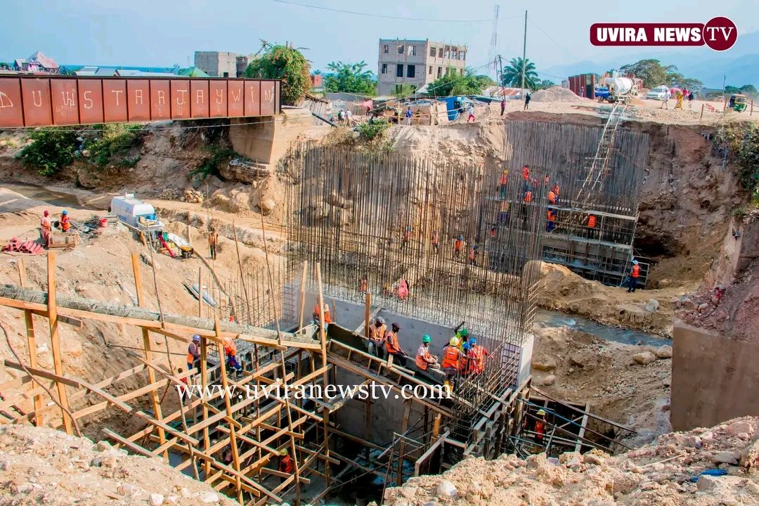 FaithNtako65514's tweet image. #SUD-#KIVU: Sous le haut patronage du Président  Félix ANTOINE Tshisekedi, la RN5 poursuit sa modernisation.
Les travaux de construction du pont reliant Kavinvira à Kasenga #UVIRA avancent bien. Malgré l’agression rwandaise, la vision du Chef de l’État reste résolument positive.