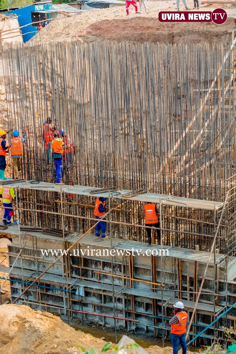 FaithNtako65514's tweet image. #SUD-#KIVU: Sous le haut patronage du Président  Félix ANTOINE Tshisekedi, la RN5 poursuit sa modernisation.
Les travaux de construction du pont reliant Kavinvira à Kasenga #UVIRA avancent bien. Malgré l’agression rwandaise, la vision du Chef de l’État reste résolument positive.