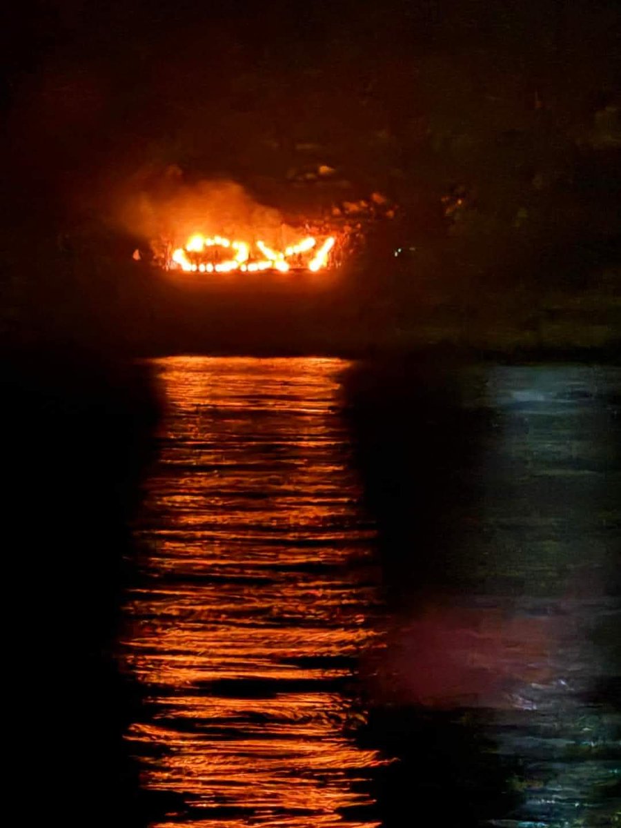 Χρόνια μας πολλά αδέλφια!Η Χιος φώναξε πυρωμενο ΟΧΙ σε όποιον διεκδικήσει ένα κόκο από το χώμα της Πατρίδος μας!ΟΧΙ σε όποιον αγγίξει τα ήθη μας και την Ιστορία μας!Γιατί Έλληνας γεννιέσαι με το DNA γεμάτο από τα κύτταρα των παππουδων σου!Γιατί οι Ήρωες πολεμούν σαν Έλληνες 🇬🇷💙