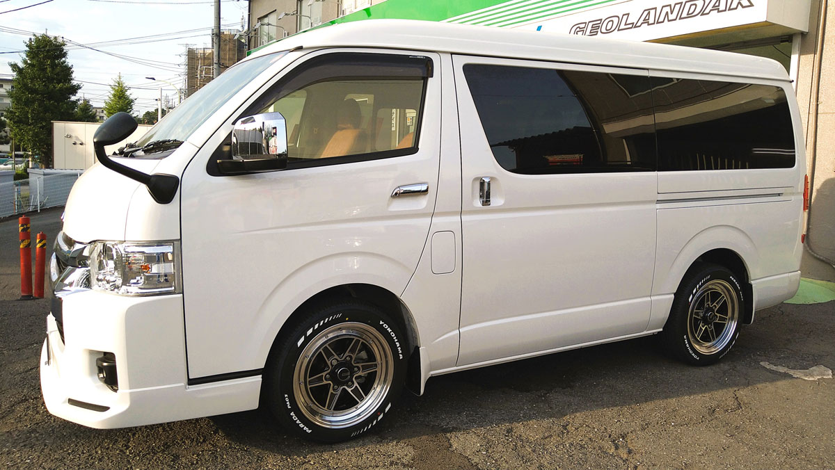 TG_MACHIDAHILLS's tweet image. 今回はホイールタイヤセットご購入にあたり
当店を選んで頂き有難う御座います🙇‍♂️

#SSR #DEVIDE #MK6 &amp;amp; #PARADA #PA03
225/50R18C 107/105H を装着させて頂きました

空気圧点検お待ちしております📷

#トヨタ
#ハイエース
#スピードスターレーシング
#ヨコハマタイヤ 
#タイヤガーデン 
#町田ヒルズ