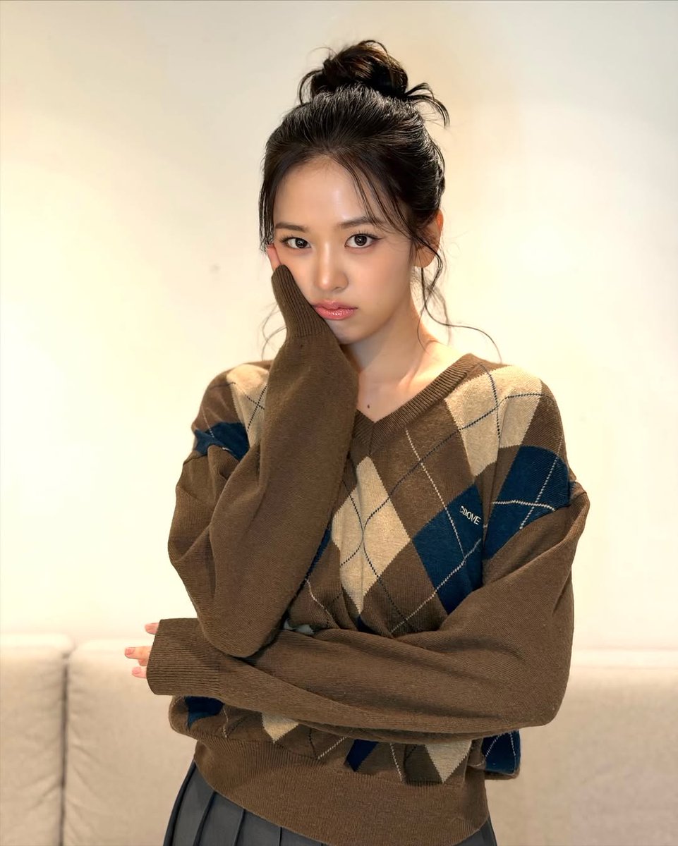 daengdaengjoa's tweet image. why is she so gf-coded these days 🫠