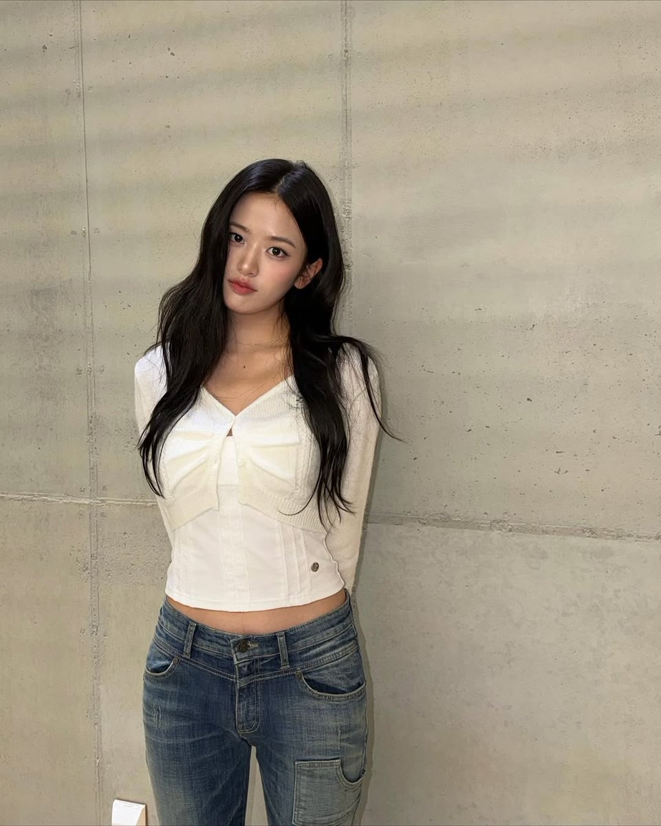 daengdaengjoa's tweet image. why is she so gf-coded these days 🫠