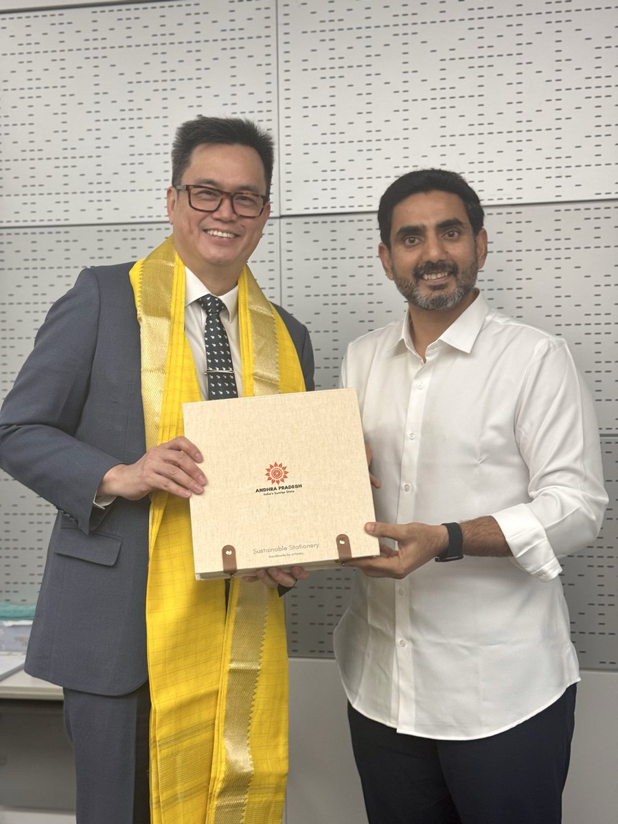Called on #AndhraPradesh Minister for IT, Electronics &amp; Comms, Real-Time Governance and HRD <a href="/naralokesh/">Lokesh Nara</a> in Vijayawada. Singapore 🇸🇬 looks forward to participating in the <a href="/FollowCII/">Confederation of Indian Industry</a> Annual Partnership Summit in Visakhapatnam next month 🤝 - CG Pang