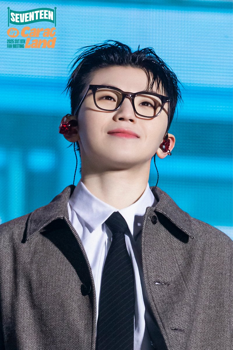 pledis_17's tweet image. 2025 SVT 9TH FAN MEETING &lt;SEVENTEEN in CARAT LAND&gt; MEMORY BOOK+ Preview Cuts
๐๏ธ RELEASE : 25.11.03ใ
ฃMonใ
ฃKST
#SEVENTEEN #์ธ๋ธํด
#SVTinCARATLAND
#2025์บ๋ฟ๋๋๋ฉ๋ชจ๋ฆฌ๋ถ
