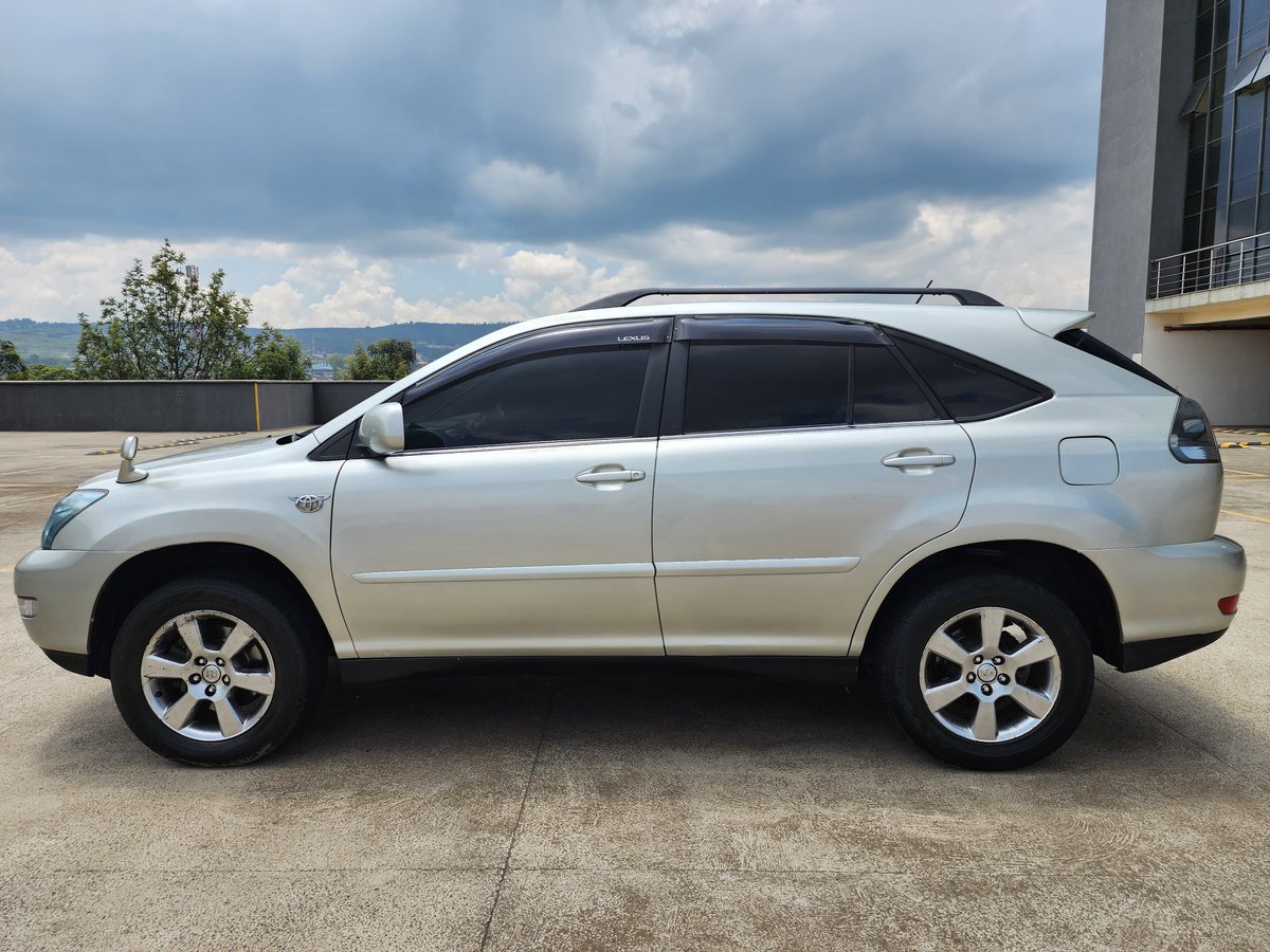 swiftmikes's tweet image. TOYOTA HARRIER 2005 – FOR SALE.
3.0-litre V6 (1MZ-FE), DOHC with VVT-i
220 hp 304 Nm
5-Speed Auto | 2WD
Power Adjustable Seats
AndroidRadio+ Reverse Camera.
Price: 930,000kes
📞 0792 806474