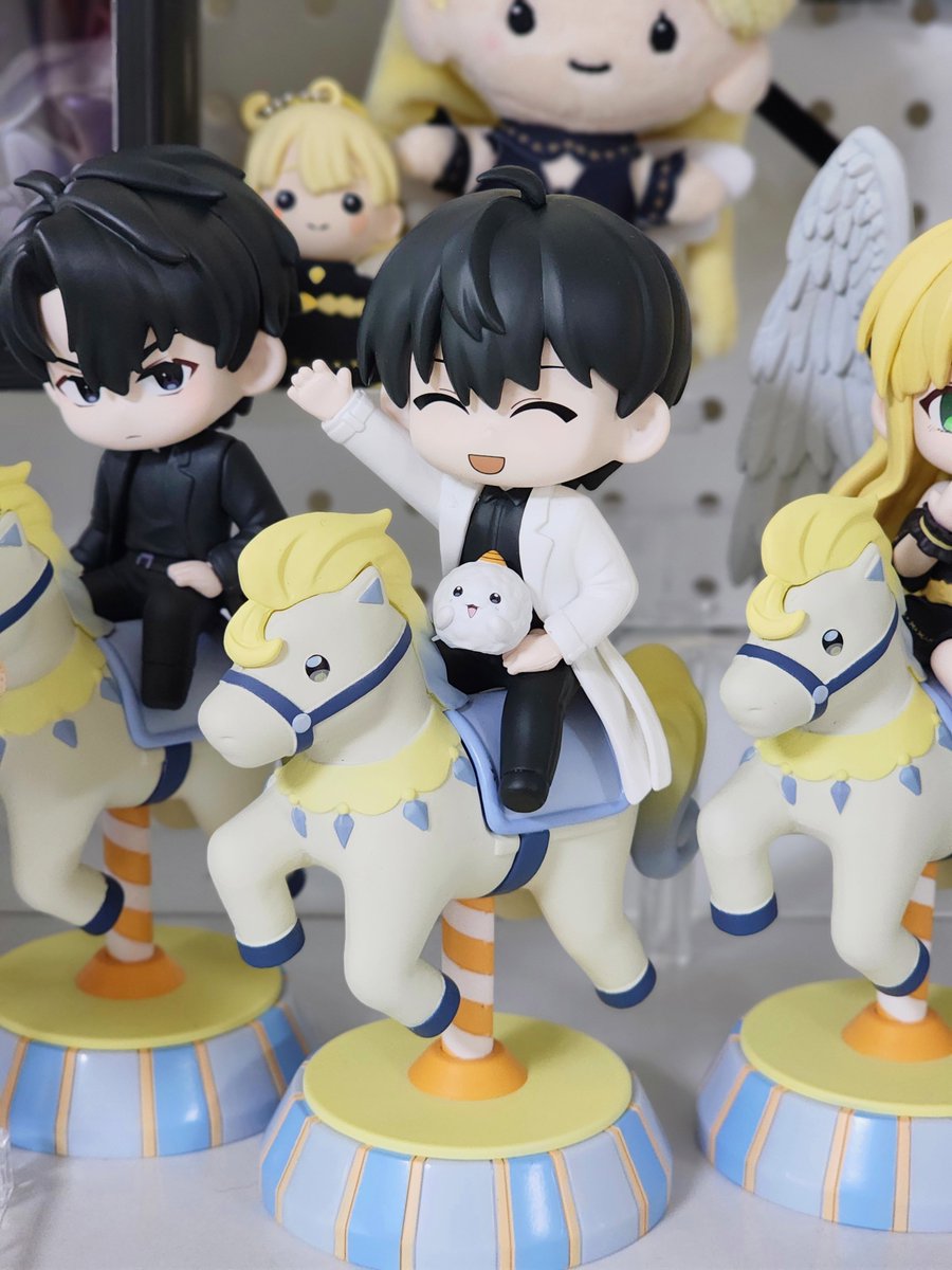 그거 아세요?
비유 피규어를 회전목마 피규어에 얹어주면
사이즈가 딱 맞아서 장난 아니게 귀엽다는 사실