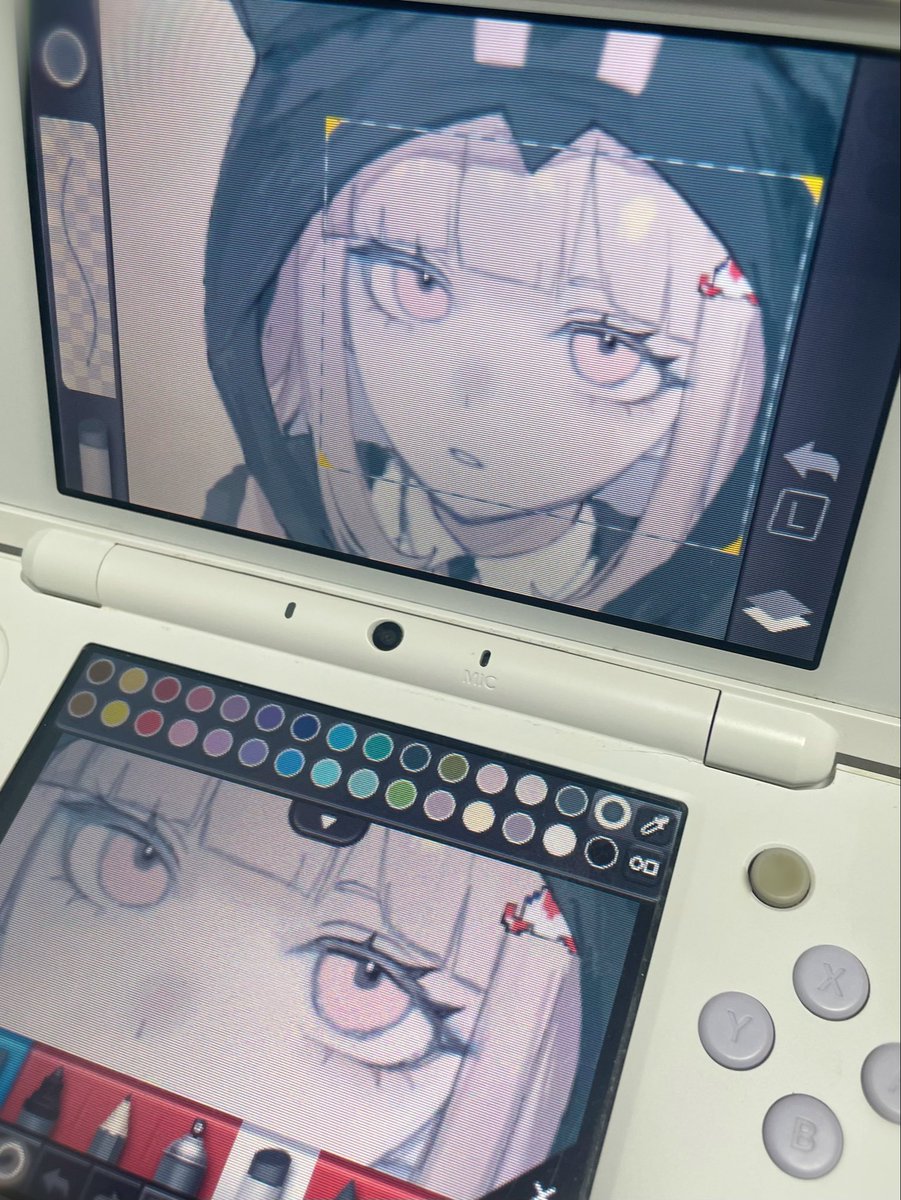 mimimiemume's tweet photo. DSでｶｷｶｷしてる👾
 #ダンガンロンパ https://t.co/qKhGyE6gp5