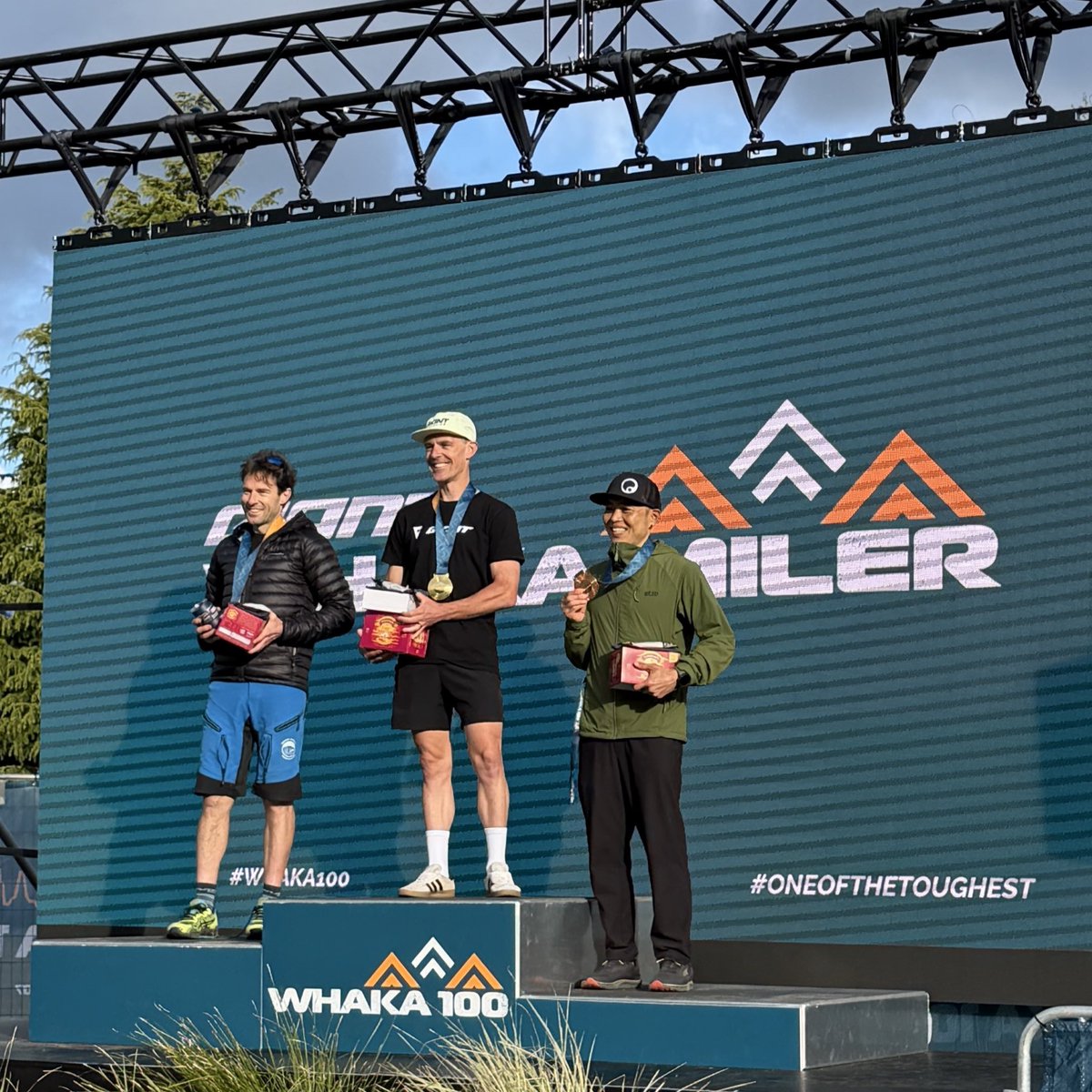 yukimtb's tweet image. 『Whaka Miler』 170km,
11時間21分の大冒険終えました。

今シーズン最高のコンディションで臨み、総合表彰を狙っていましたが、結果は総合8位、エイジ3位でした。

過去最高のハイレベルなメンバーの中で、死力を尽くして文字通り全てを出し切ってきました。翌日の今日もかつて無い疲労感です。…