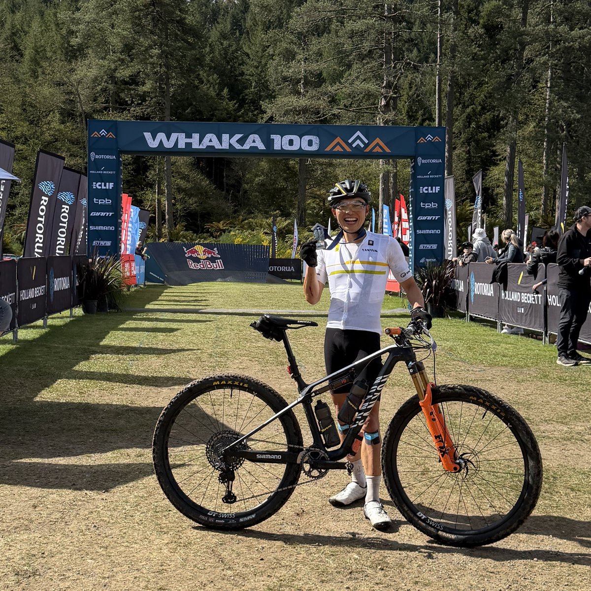 yukimtb's tweet image. 『Whaka Miler』 170km,
11時間21分の大冒険終えました。

今シーズン最高のコンディションで臨み、総合表彰を狙っていましたが、結果は総合8位、エイジ3位でした。

過去最高のハイレベルなメンバーの中で、死力を尽くして文字通り全てを出し切ってきました。翌日の今日もかつて無い疲労感です。…