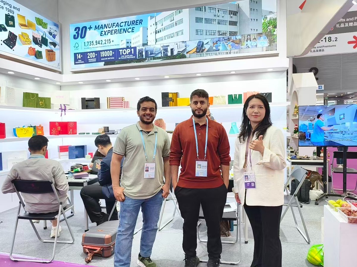 boxbagpackaging's tweet image. 🤝We attracted buyers from all over the world at the Canton Fair. They highly recognized the quality of our products and reached an agreement with us on the spot. 
Learn more：boxbagpackaging.com
#CantonFair2025 #Paperbags #Paperboxes  #BoxBagPackaging #PaperGiftBoxes