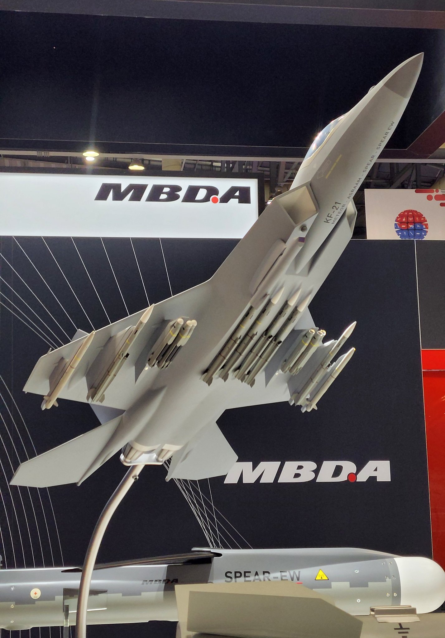 G4QVs8sXAAAC-eC?format=jpg&name=large