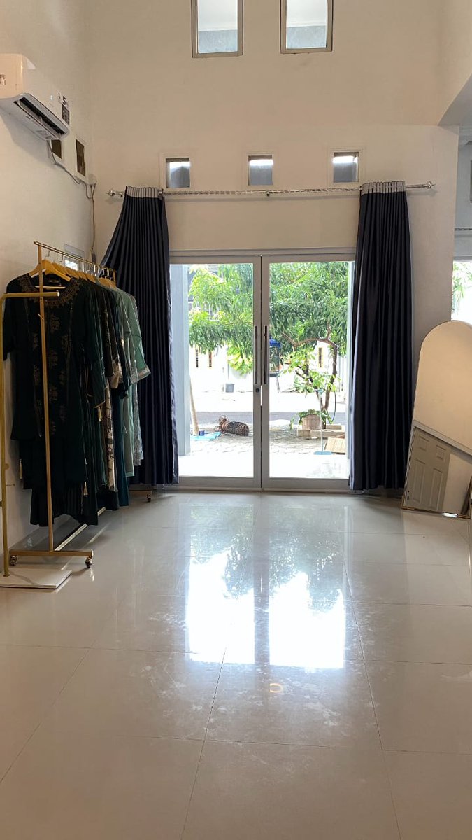 shxxvc's tweet photo. gaiss larisin jualanan mamahku yuk gaiss ada abaya, mukhawar, gamis, jalabiya semua import ya gais ya kl mau yg lokal juga adaa, lagi ada diskon juga nih 10% pemenasan manual...  yukk gaiss mumlung bentar lagi lebaran nihhh kl ada yg minat boleh dm aja yaa makasii bnyaakkk https://t.co/FZduA0a5E2