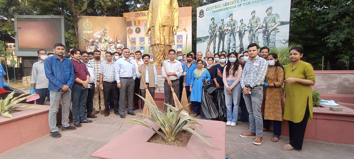 सचिव महोदय के निर्देशन में 'स्वच्छता ही सेवा' अभियान-2025 के अंतर्गत दीपम के अधिकारियों/कर्मचारियों द्वारा स्वच्छता अभियान चलाया गया।
#SwachhtaHiSeva2025    #SpecialCampaign5.0 
#SwachhataPakhwada5.0