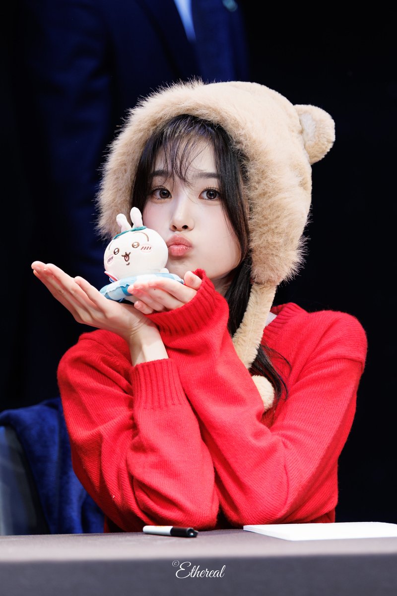251023 팬사인 HQ 

🥰

#tripleS #트리플에스 
#Jiyeon #지연 #지서연