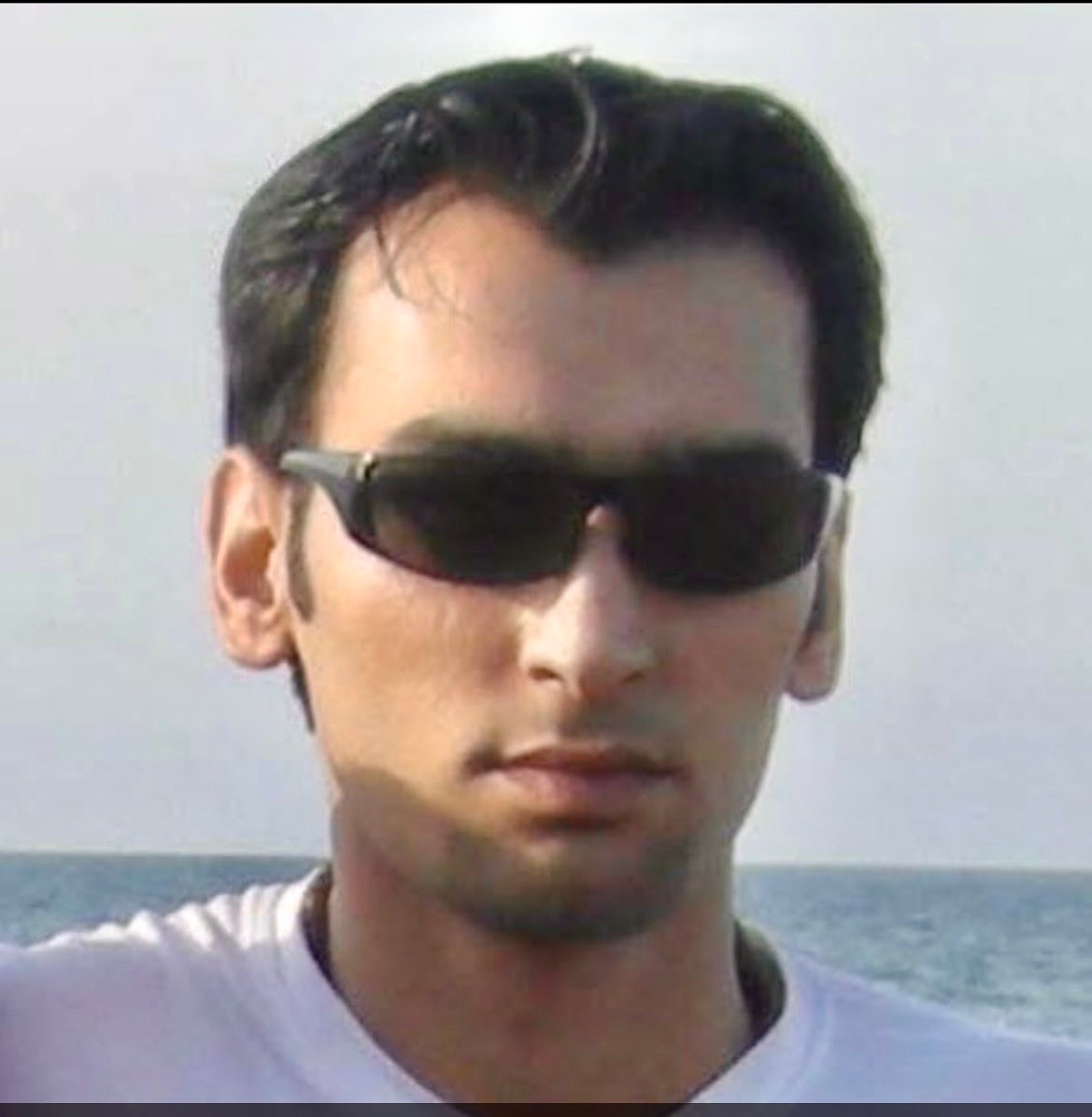 بعد از ۲۸۲ روز بالاخره بیژن رو برای تعیین نمره‌ی عینک بردند پیش  پزشک زندان
#بیژن_کاظمی_را_آزاد_کنید
#FreeBijamKazemi