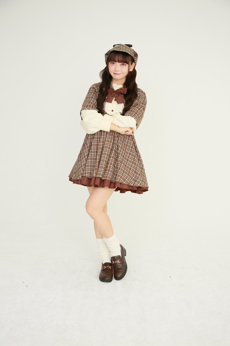 籾山ひめり　チェキ③ めちゃ髪伸びた〜👧🏻💙 ・ 髪巻くの楽しい✌️ ・ #ロングヘア