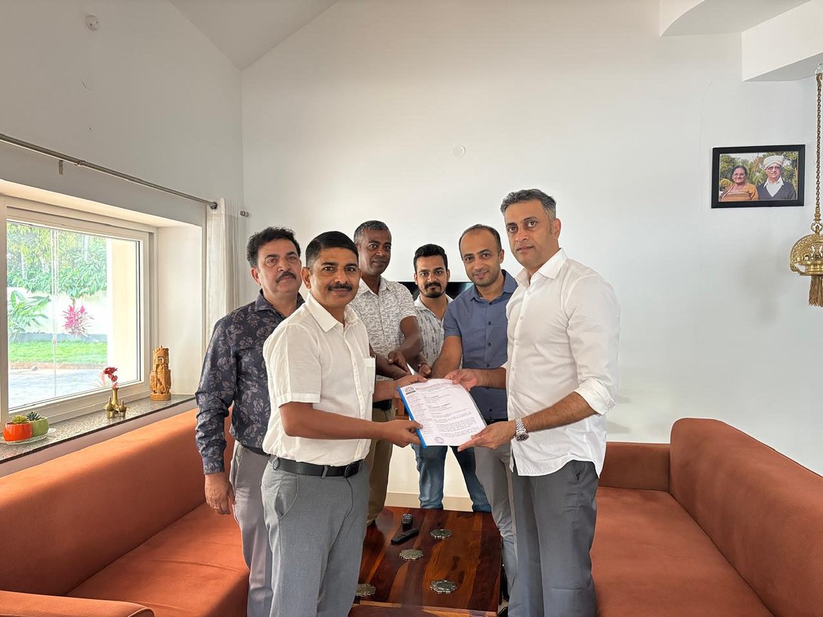 as_ponnanna's tweet image. ಪೊನ್ನಂಪೇಟೆ ಬಾರ್ ಅಸೋಸಿಯೇಶನ್ ವಕೀಲರು ಭೇಟಿ ಮಾಡಿ, ಇ -ಲೈಬ್ರರಿ ಸ್ಥಾಪಿಸಲು ಮನವಿ ಸಲ್ಲಿಸಿದರು.
ಮನವಿಯನ್ನು ಸ್ವೀಕರಿಸಿ ಪೂರಕವಾಗಿ ಸ್ಪಂದಿಸಲಾಯಿತು.

#ASPonnanna #elibrary #BarAssociation