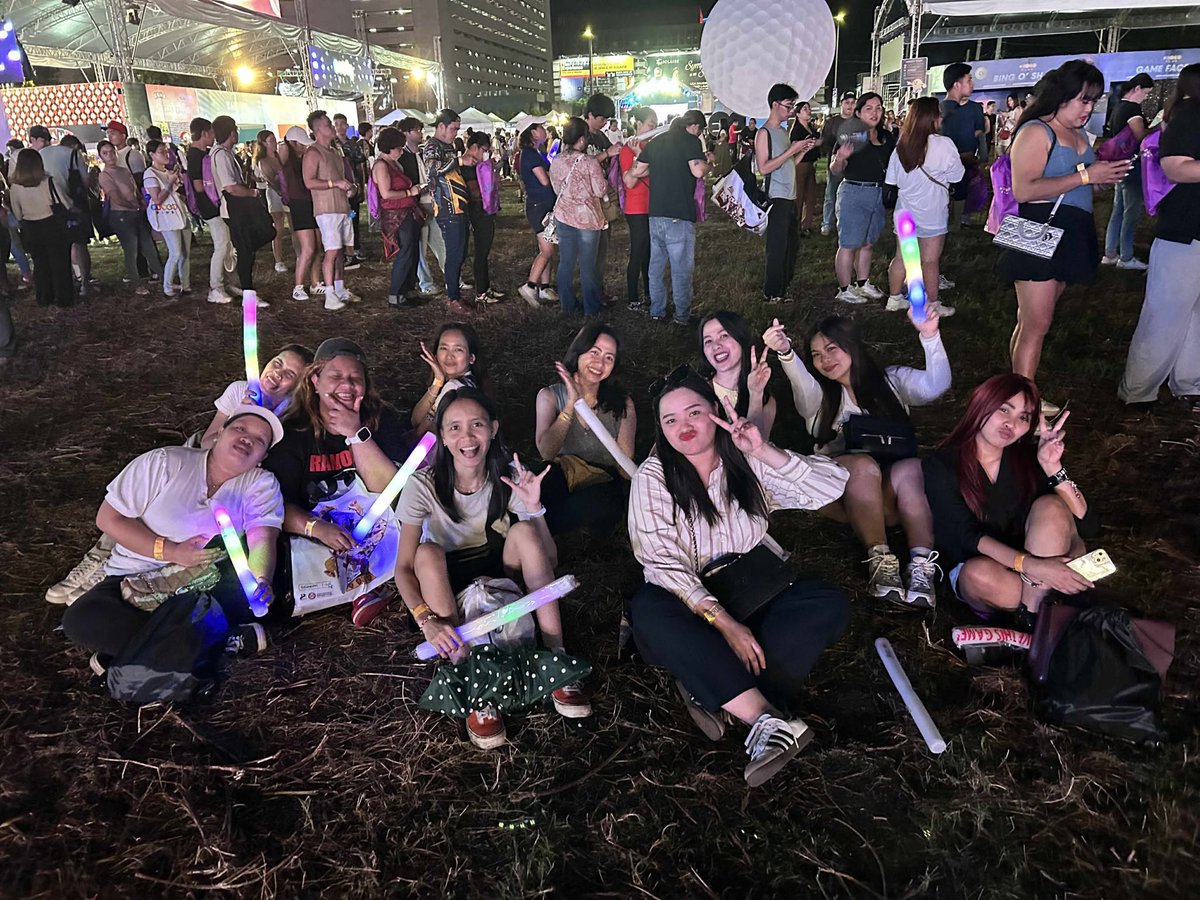 Our dear Lilies and Cheffies in one frame! 💛🤍
#LiliesXCheffies #Liffies