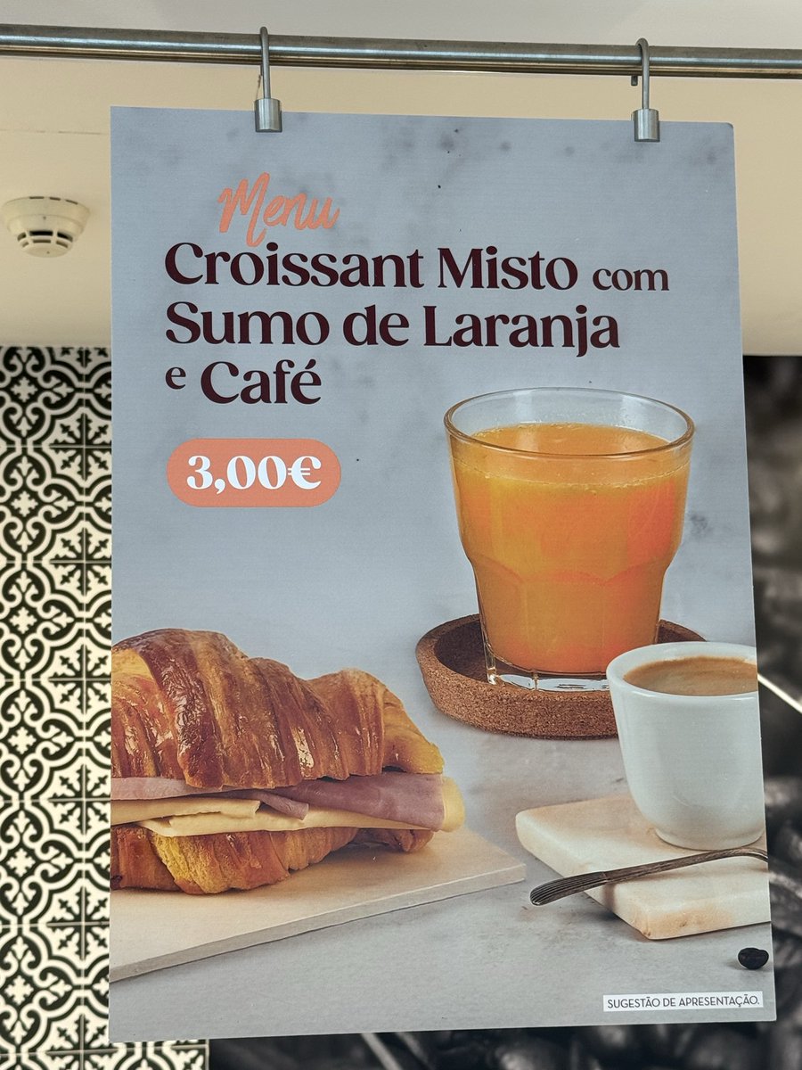 Peter Eich (@seriengruender) on Twitter photo Ein kleines Frühstück mit frischem Orangensaft, einem belegten Brötchen und im Café kostet an der Algarve in Portugal 3 Euro.
Ich beschwere mich nicht. Ein kleines Frühstück mit frischem Orangensaft, einem belegten Brötchen und im Café kostet an der Algarve in Portugal 3 Euro.
Ich beschwere mich nicht.