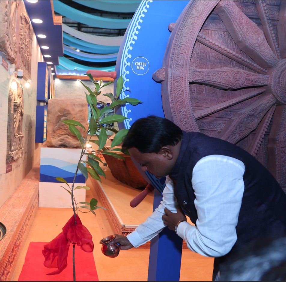 MohanMOdisha's tweet image. Visited the Odisha Pavilion at #IndiaMaritimeWeek2025 and witnessed an impressive display showcasing the State’s remarkable maritime journey, when our sailors navigated distant shores fostering trade and cultural exchange, to the present day marked by world-class ports, robust…